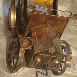 Music playing tin truck true vint